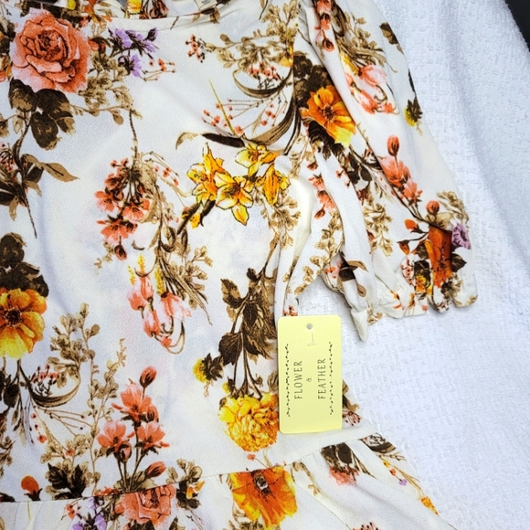 BLOUSE 👚 - Picture 3 of 8